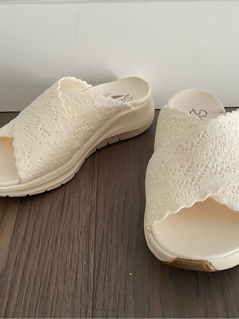 Skechers Women's Cream Crochet Slide Mules